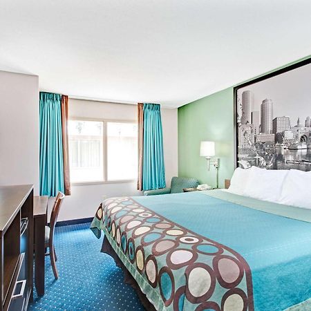 Hotel Super 8 By Wyndham Brockton Exteriér fotografie